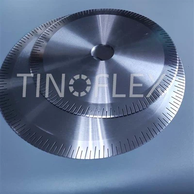 Wie hoch ist die Schnittgeschwindigkeit einer Schlauchschneidemaschine?